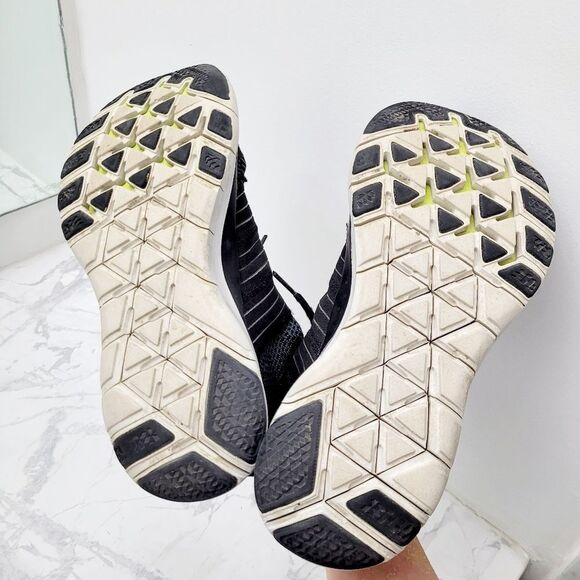 Nike Black & White Sneakers Running Shoes Size: 8.5US - Picture 9 of 12